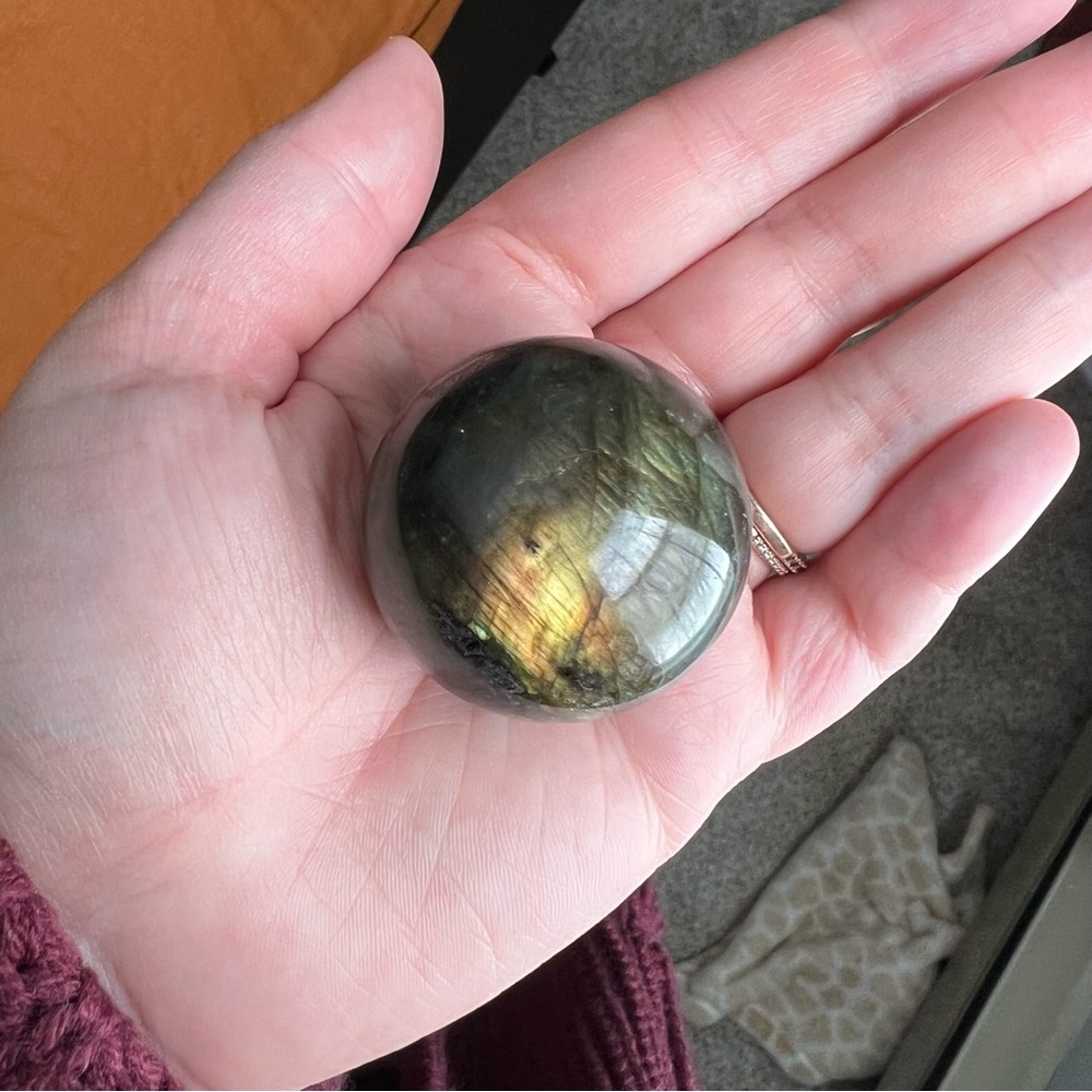 Labradorite sphere B - Picture 4 of 7
